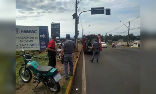 Dois motociclistas ficam feridos após acidente em Apucarana 