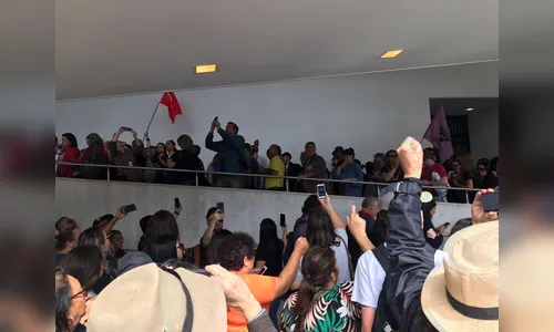 Servidores protestam na Assembleia Legislativa do Paraná
