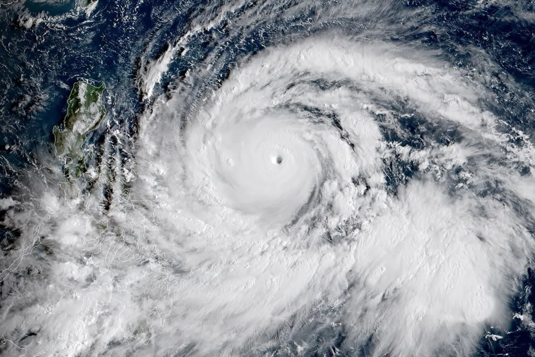 Tufão nas Filipinas faz pelo menos 11 mortos