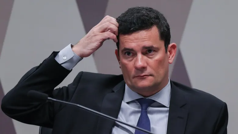 'Precisamos do projeto anticrime', diz Moro no Twitter