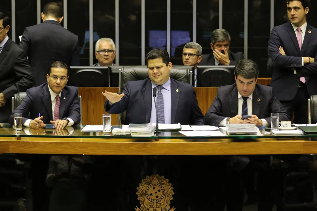 Congresso mantém veto a propaganda partidária na TV e no rádio