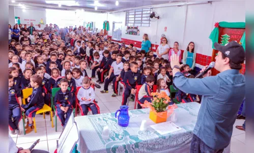 
							Prefeito de Apucarana entrega reforma e ampliação de escola no Jardim Menegazzo
						
						