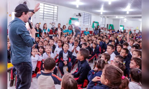 
						
							Prefeito de Apucarana entrega reforma e ampliação de escola no Jardim Menegazzo
						
						