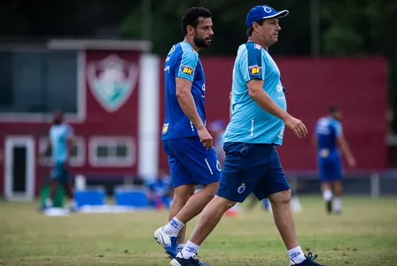 Em dia de visita de Felipão, Cruzeiro encerra preparação para duelo com o Grêmio