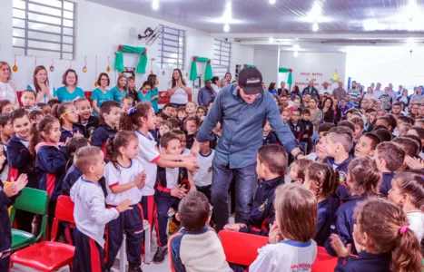 Prefeito de Apucarana entrega reforma e ampliação de escola no Jardim Menegazzo