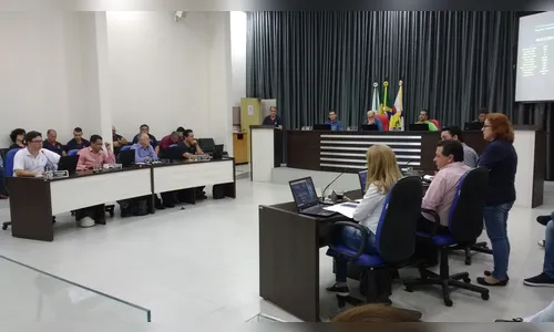 Câmara aprova abono natalino e adequações de cargos e salários em Apucarana