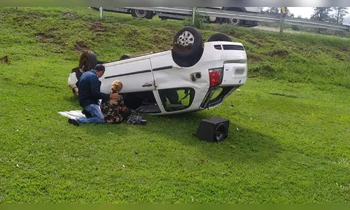 Carro capota na saída para o Pirapó na tarde desta quinta-feira