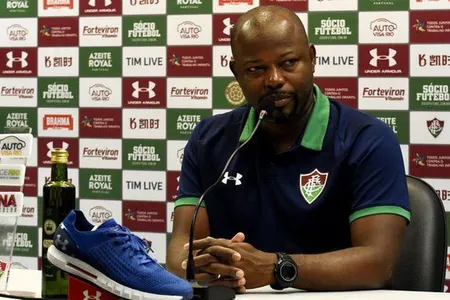 Após escapar do rebaixamento, Marcão vive clima de indefinição no Flu