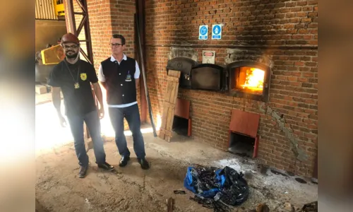 
						
							Polícia Civil e VISA incineram drogas e óculos de grau vendidos irregularmente sem receita médica
						
						