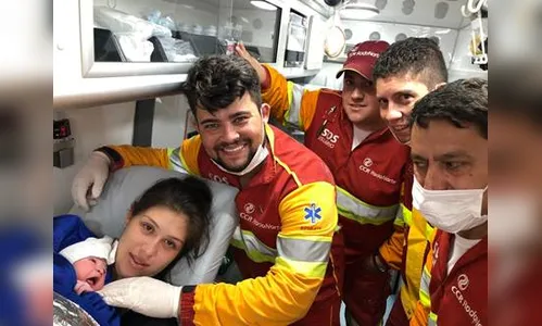 Socorristas fazem parto na Rodovia do Café