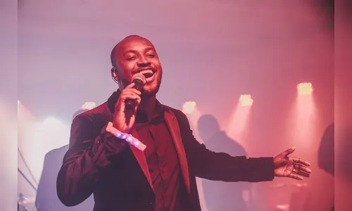 Thiaguinho chora em show ao cantar música que fez para Fernanda Souza; confira