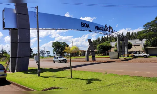 Empresa monta chapas ACM e letreiro no portal de entrada de Ivaiporã