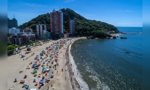 Sanepar já começou o trabalho de limpeza da areia das praias