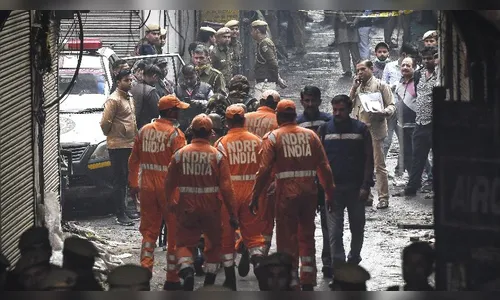 Pelo menos 43 pessoas morrem em incêndio numa fábrica de Nova Delhi