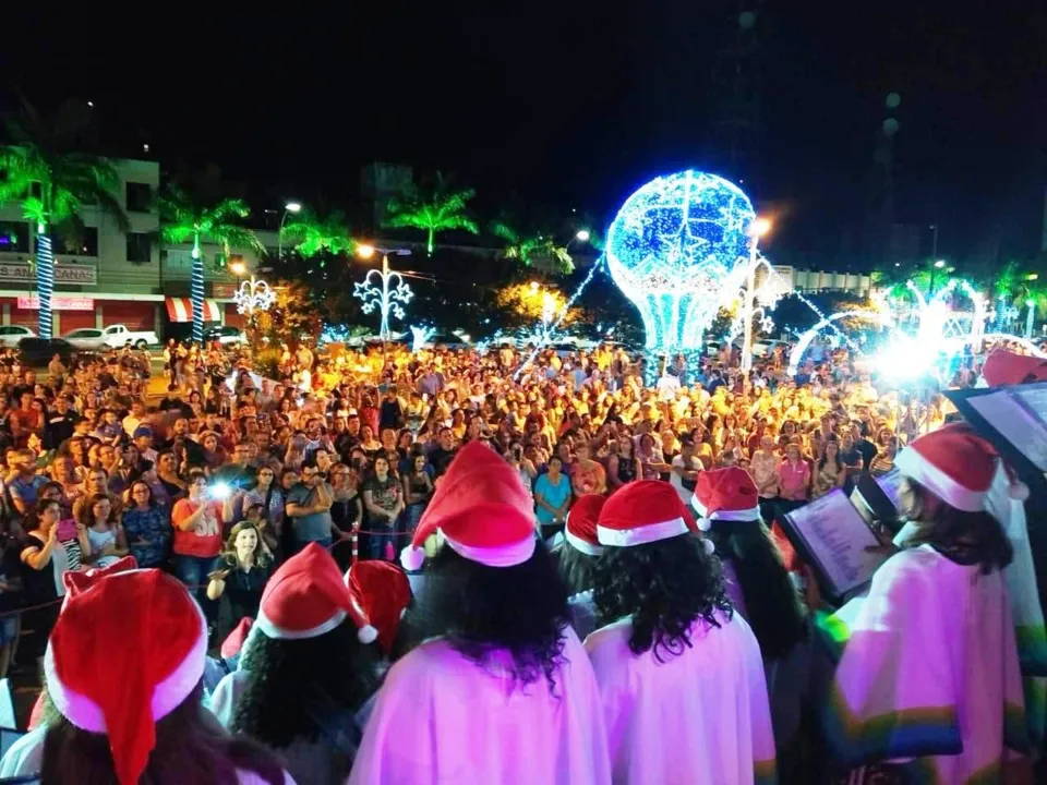 Coral abre programação natalina em Arapongas