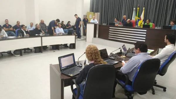Ex-prefeito João Carlos de Oliveira fala aos vereadores