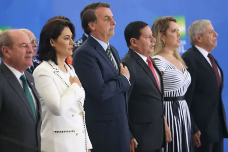 Forças Armadas são âncora do governo, diz Bolsonaro