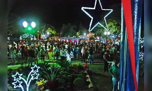 Iluminação natalina de Faxinal é acionada