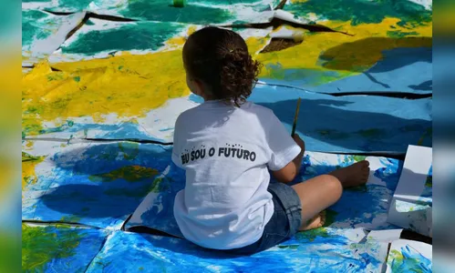 Crianças de 3 anos já podem aprender em casa como cuidar do dinheiro