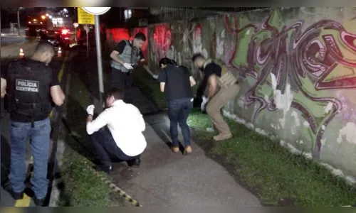 Mulher perde dedos da mão após pegar “carteira explosiva” no Jardim Botânico de Curitiba 