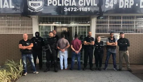 Pai e filho são presos em Jardim Alegre suspeitos de integrar milícia 