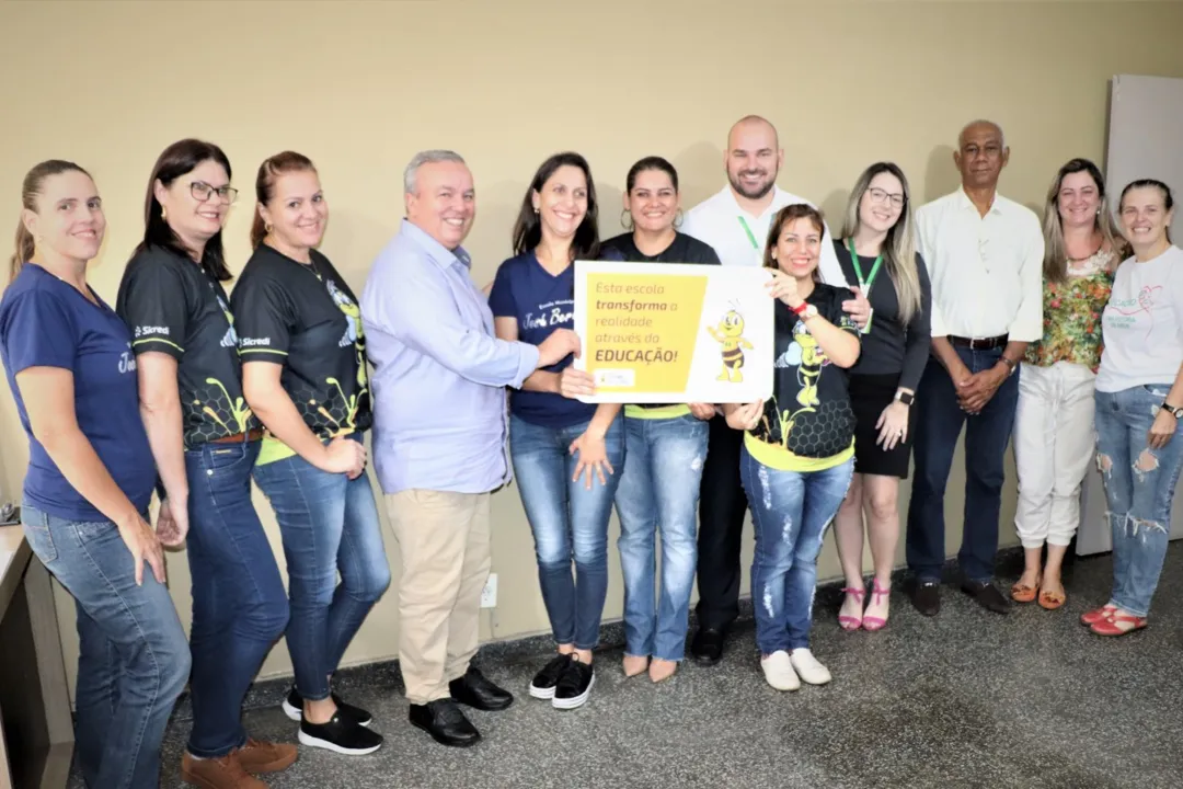 Cmei São Miguel Arcanjo e Escolas Municipais recebem placas por participação no programa “A União faz a vida”