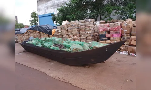 PRF apreende dois barcos e 50 caixas de cigarros contrabandeados no Lago de Itaipu
