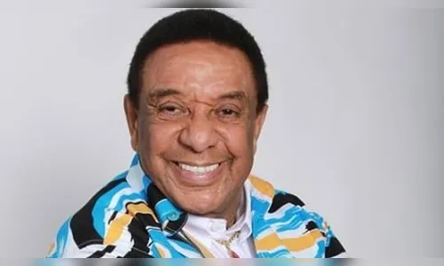 'Estou vivo!', comemora Agnaldo Timóteo após ficar meses internado devido a AVC