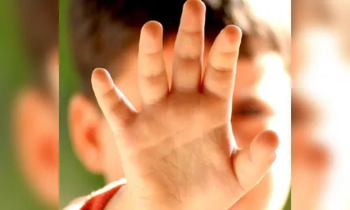 Criança espancada pelos pais adotivos em Londrina é ouvida pela polícia 