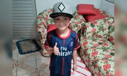 Motociclista atropela criança e foge sem prestar socorro; menino está em estado grave