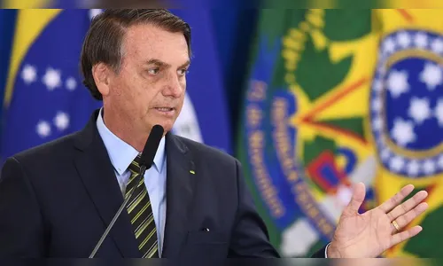Bolsonaro diz que não assinou ainda indulto, mas que vai incluir policiais