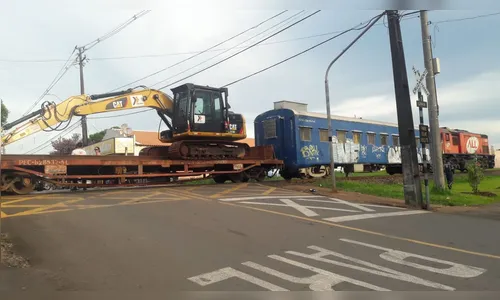 Acidente entre carro e trem deixa mulher ferida em Arapongas