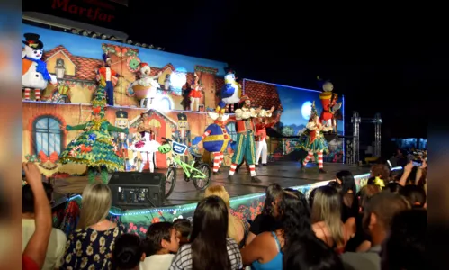 
							Espetáculo Natal de Virtudes, luzes e fogos de artifício na chegada do Papai Noel encantam público em Ivaiporã
						
						