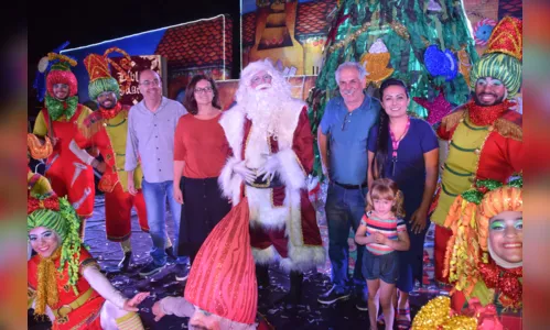 
						
							Espetáculo Natal de Virtudes, luzes e fogos de artifício na chegada do Papai Noel encantam público em Ivaiporã
						
						