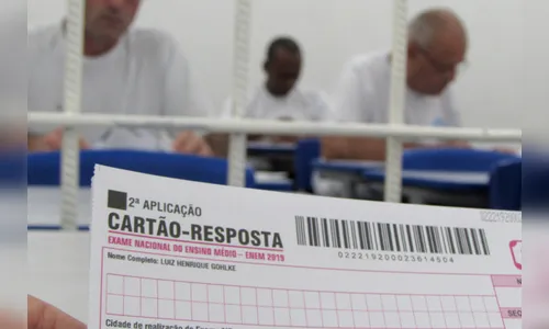 Provas do Enem são aplicadas aos presos de todo Paraná