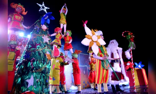 
						
							Espetáculo Natal de Virtudes, luzes e fogos de artifício na chegada do Papai Noel encantam público em Ivaiporã
						
						