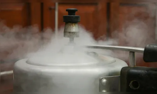 Cozinheiras sofrem queimaduras após panela de pressão explodir em Maringá