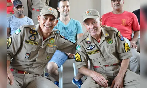 Dois militares dos Bombeiros de Apucarana completam 35 anos de serviço 
