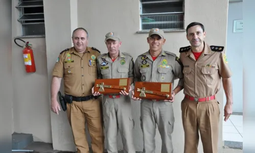 
							Dois militares dos Bombeiros de Apucarana completam 35 anos de serviço 
						
						