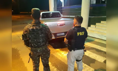 PRF e Exército recuperam caminhonete roubada em Maringá