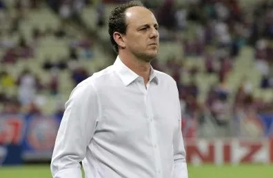 Na mira de outros times, Rogério Ceni renova contrato com o Fortaleza para 2020