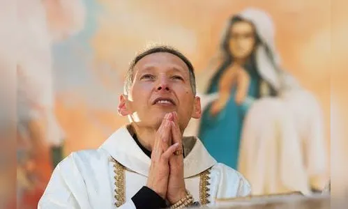 Padre Marcelo Rossi relembra queda e empurrão: “Deus me segurou”