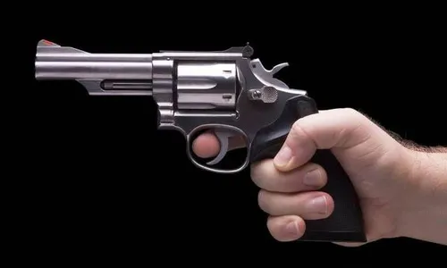 Homem é preso depois de ameaçar mulher com revólver em Apucarana