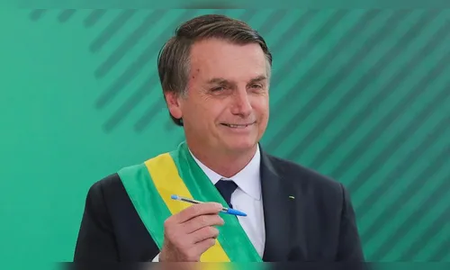 Bolsonaro diz que TV Escola 'deseduca' e chama Paulo Freire de 'energúmeno'