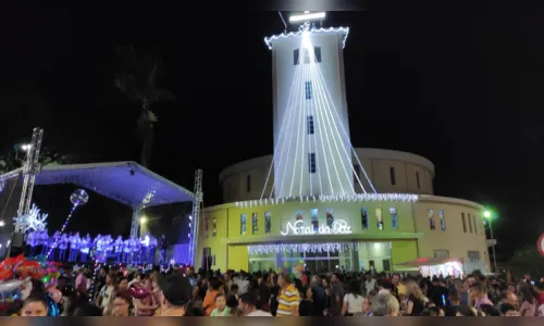 
							Papai Noel chega em Jardim Alegre de calhambeque e faz a alegria das crianças
						
						