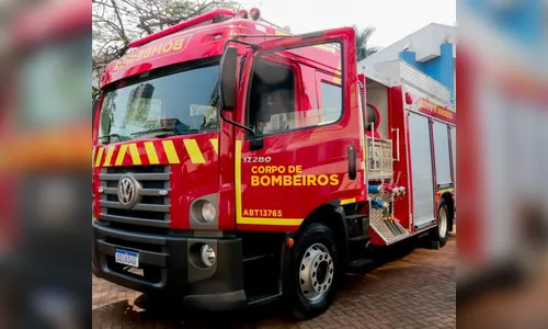 Bombeiros de Apucarana combatem incêndio em veículo 