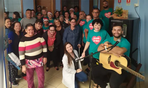 Voluntários da “Corrente do bem” realizam ação natalina na Unidade de Tratamento do Câncer de Apucarana