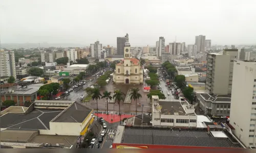 Devido ao mau tempo,