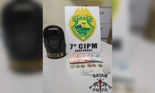 Mulher é presa em Arapongas suspeita de tráfico de drogas