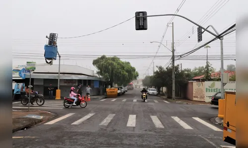 Novos semáforos são instalados nos cruzamentos das Ruas Pica pau e Papagaio